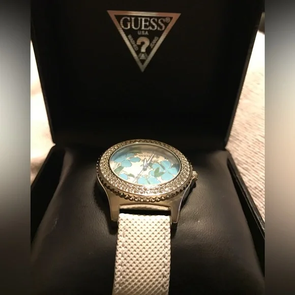 GUESS Ladies Watch - Picture 4 of 7